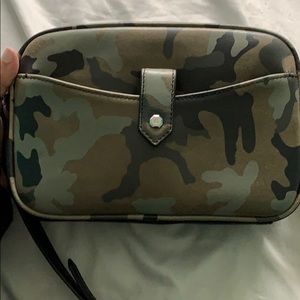 G.I.L.I. Camp Crossbody bag with adjustable strap.